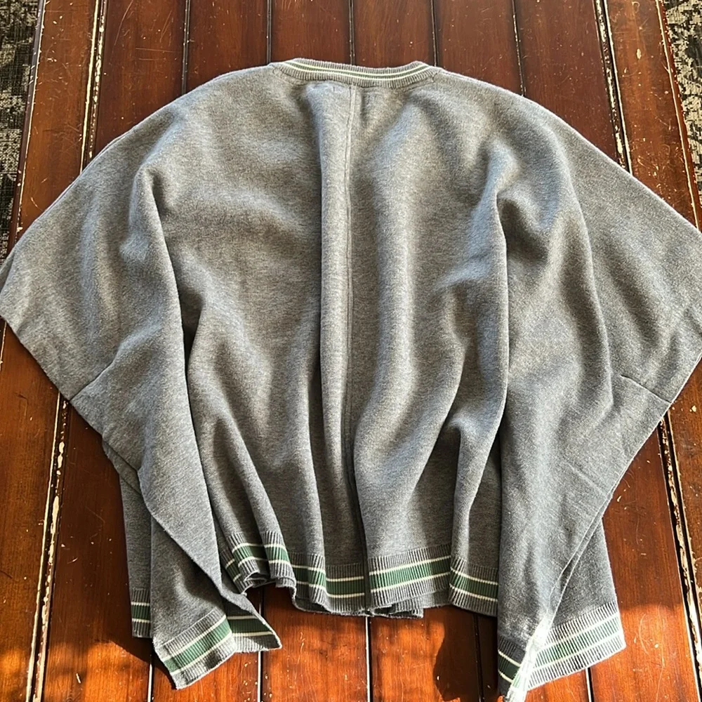 House of Harlow 1960 Gray V-Neck Poncho Sweater - Picture 6 of 7